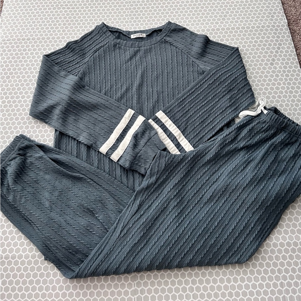 Ekouaer Women's Gray and White Ribbed Lounge Set w Pockets. Size M
